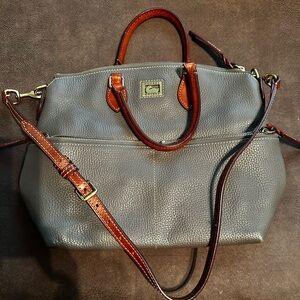 Dooney and Bourke Dillon Satchel purse like new
